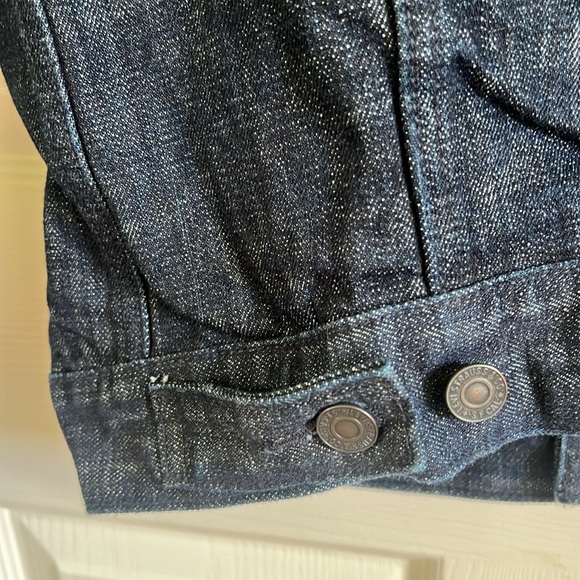 Classic Men’s Levi’s denim jean jacket.  Size Medium. - Picture 5 of 11